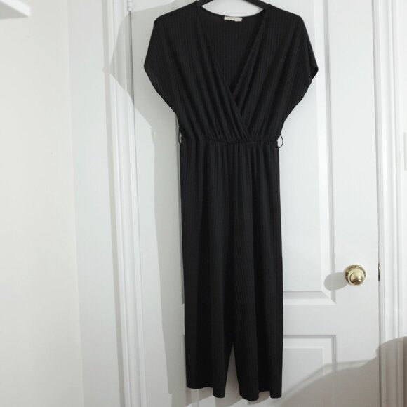 Poison Ivy black vneck ribbed romper jumpsuit size M Made in Canada - Picture 1 of 7
